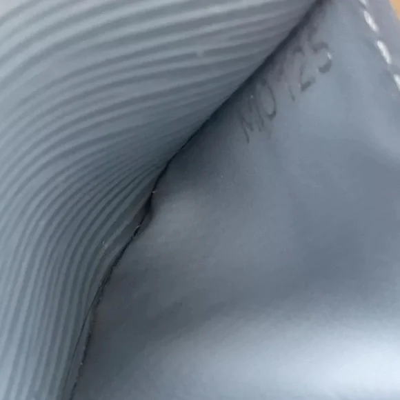 Rare Louis Vuitton Epi Tribal Wallet - Picture 10 of 10